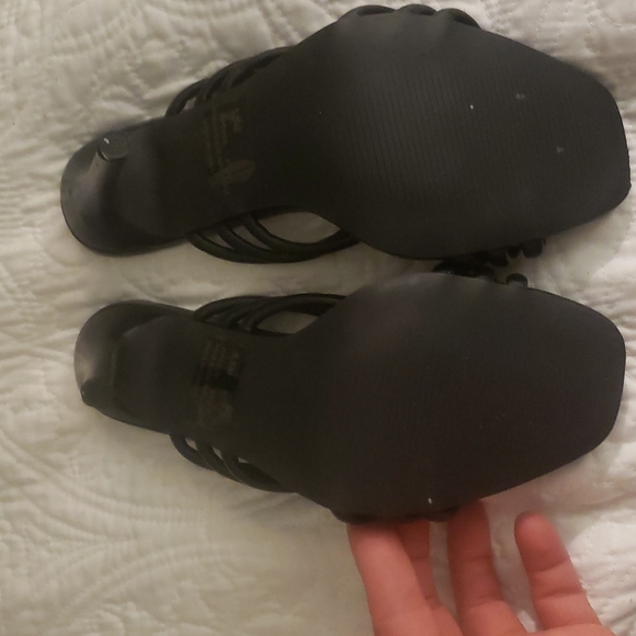 Squared-toe heeled slides - Picture 3 of 6